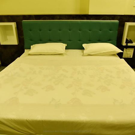 Pawan Executive Tuljapur Bagian luar foto