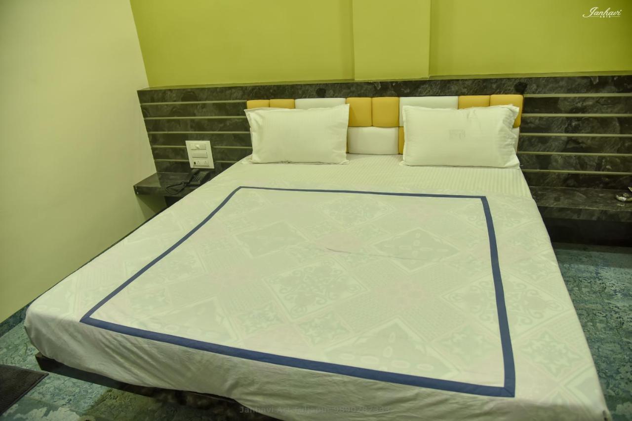 Pawan Executive Tuljapur Bagian luar foto