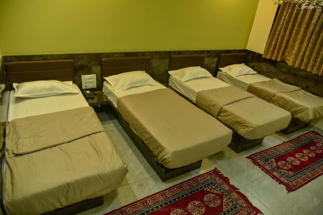 Pawan Executive Tuljapur Bagian luar foto