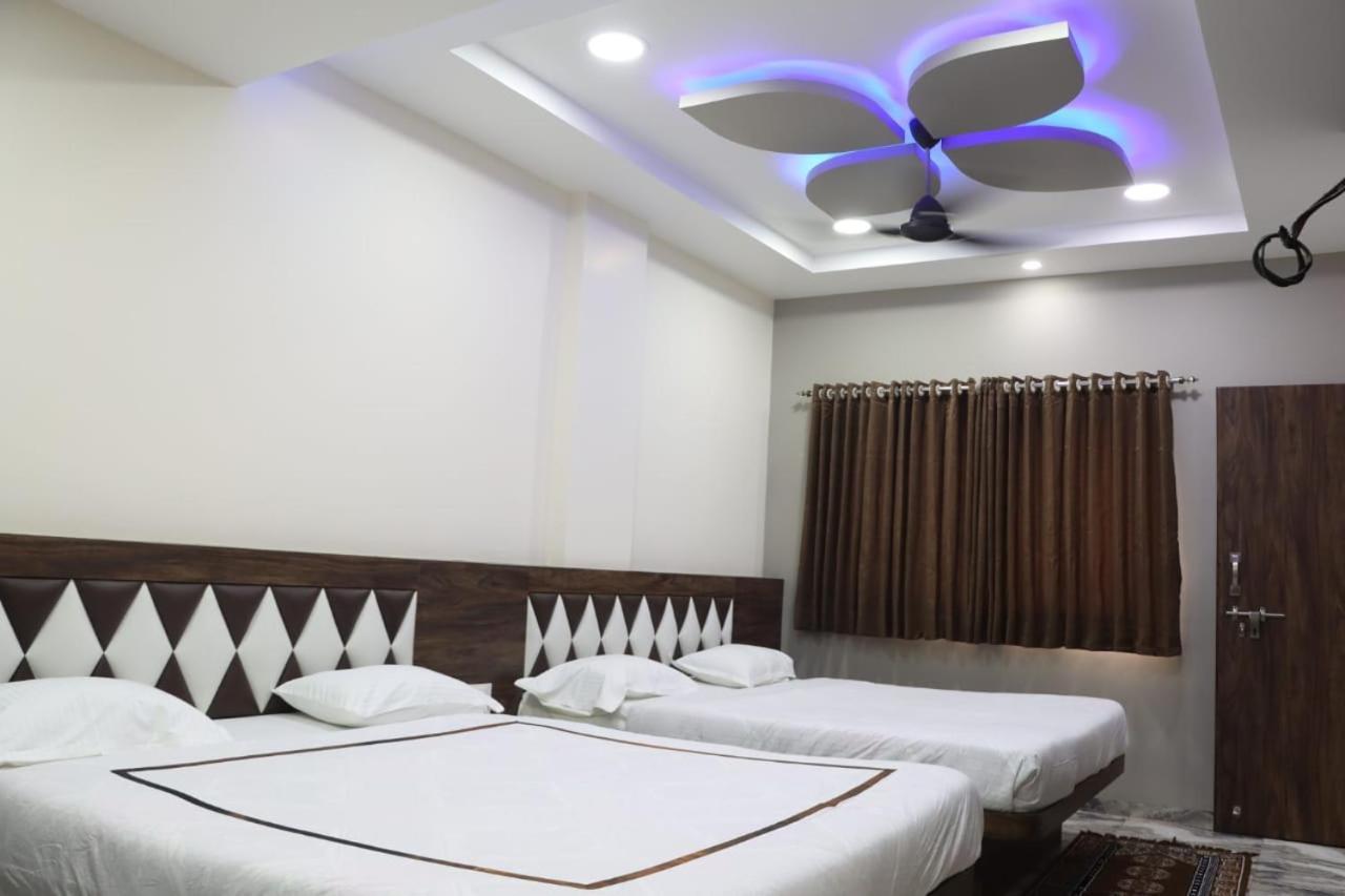 Pawan Executive Tuljapur Bagian luar foto