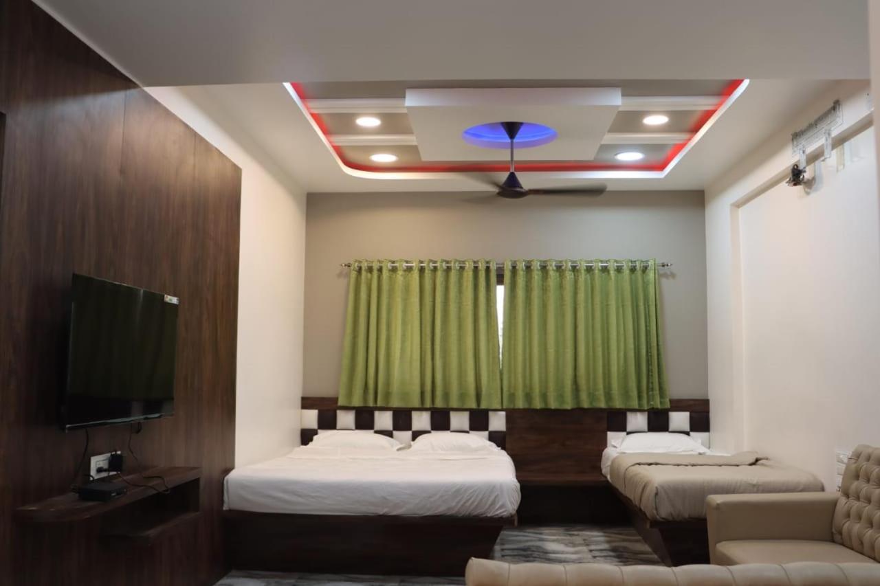 Pawan Executive Tuljapur Bagian luar foto
