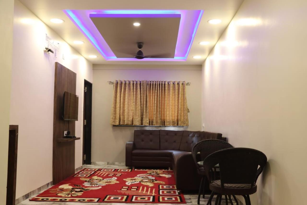 Pawan Executive Tuljapur Bagian luar foto