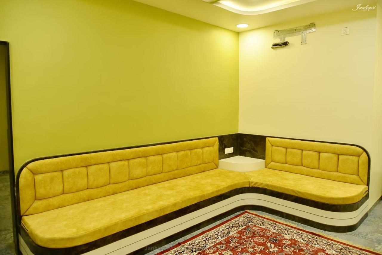 Pawan Executive Tuljapur Bagian luar foto