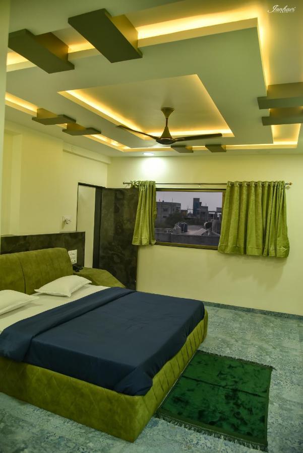 Pawan Executive Tuljapur Bagian luar foto