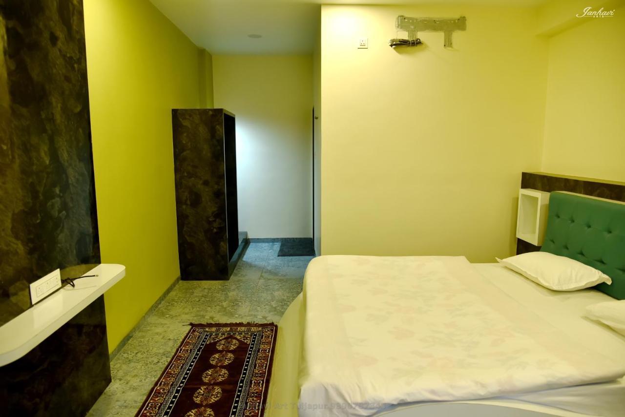 Pawan Executive Tuljapur Bagian luar foto