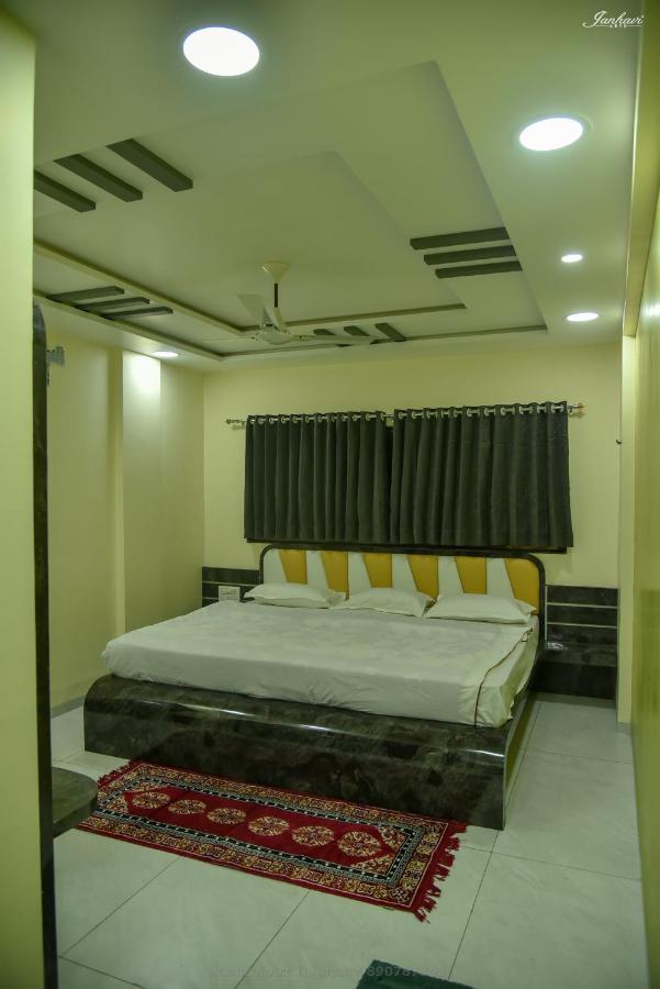 Pawan Executive Tuljapur Bagian luar foto
