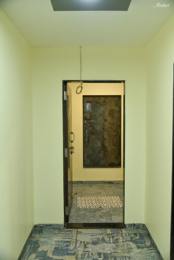 Pawan Executive Tuljapur Bagian luar foto